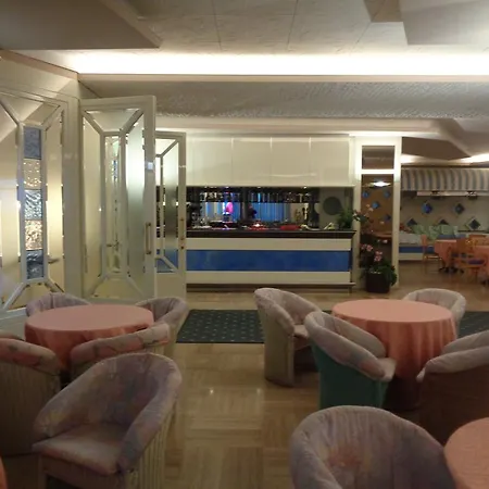 Ambasciatori Palace فندق ليدو دي يسولو